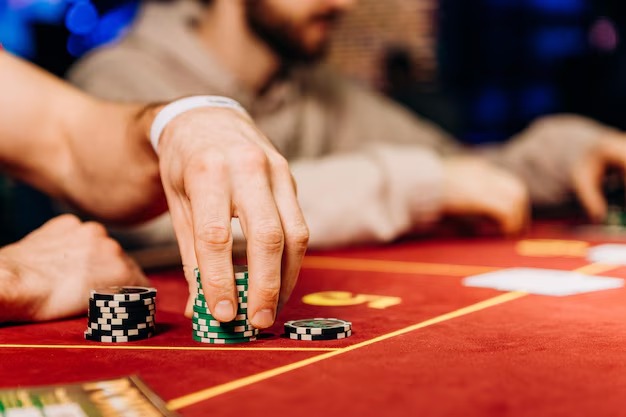 Live Bandar Poker table with professional dealer at kudatogel